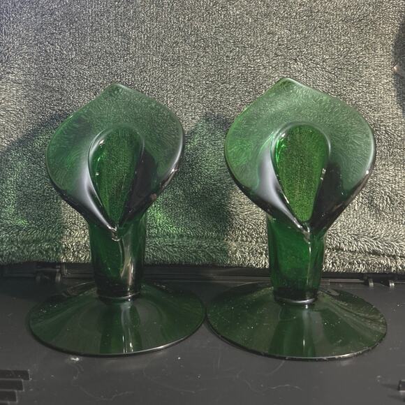 Pair of Cambridge Glass Emerald #499 Calla Lily Candleholders - Picture 1 of 8